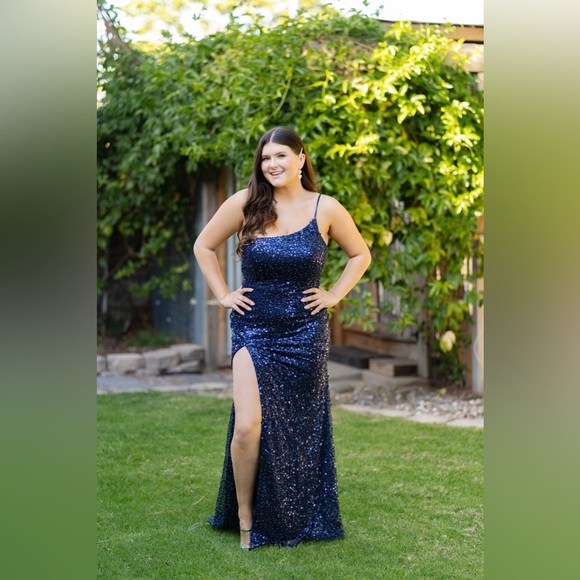 PROM DRESS💙💙 - Picture 1 of 3